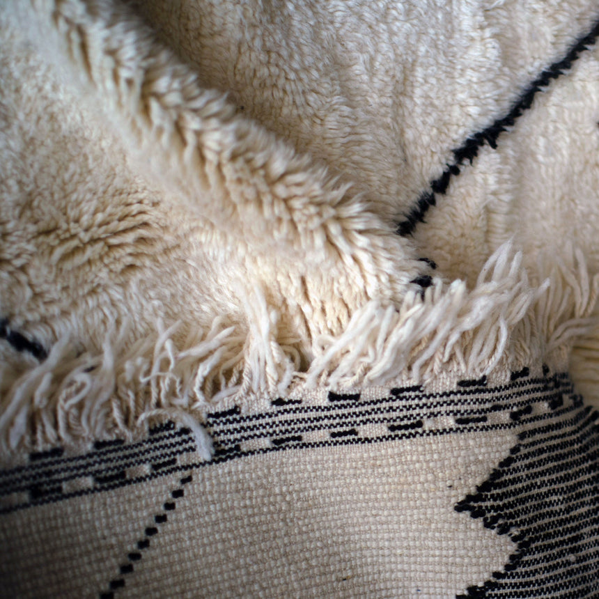 Tapis berbere authentique marocain laine noir blanc Riad - AFKliving