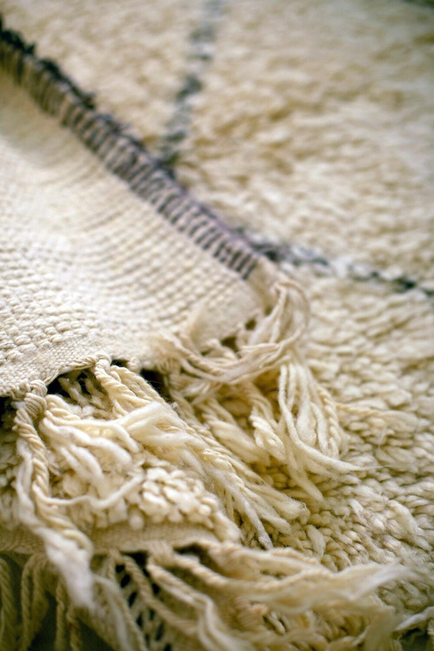 Tapis berbere authentique marocain laine noir blanc Semmarine - AFKliving